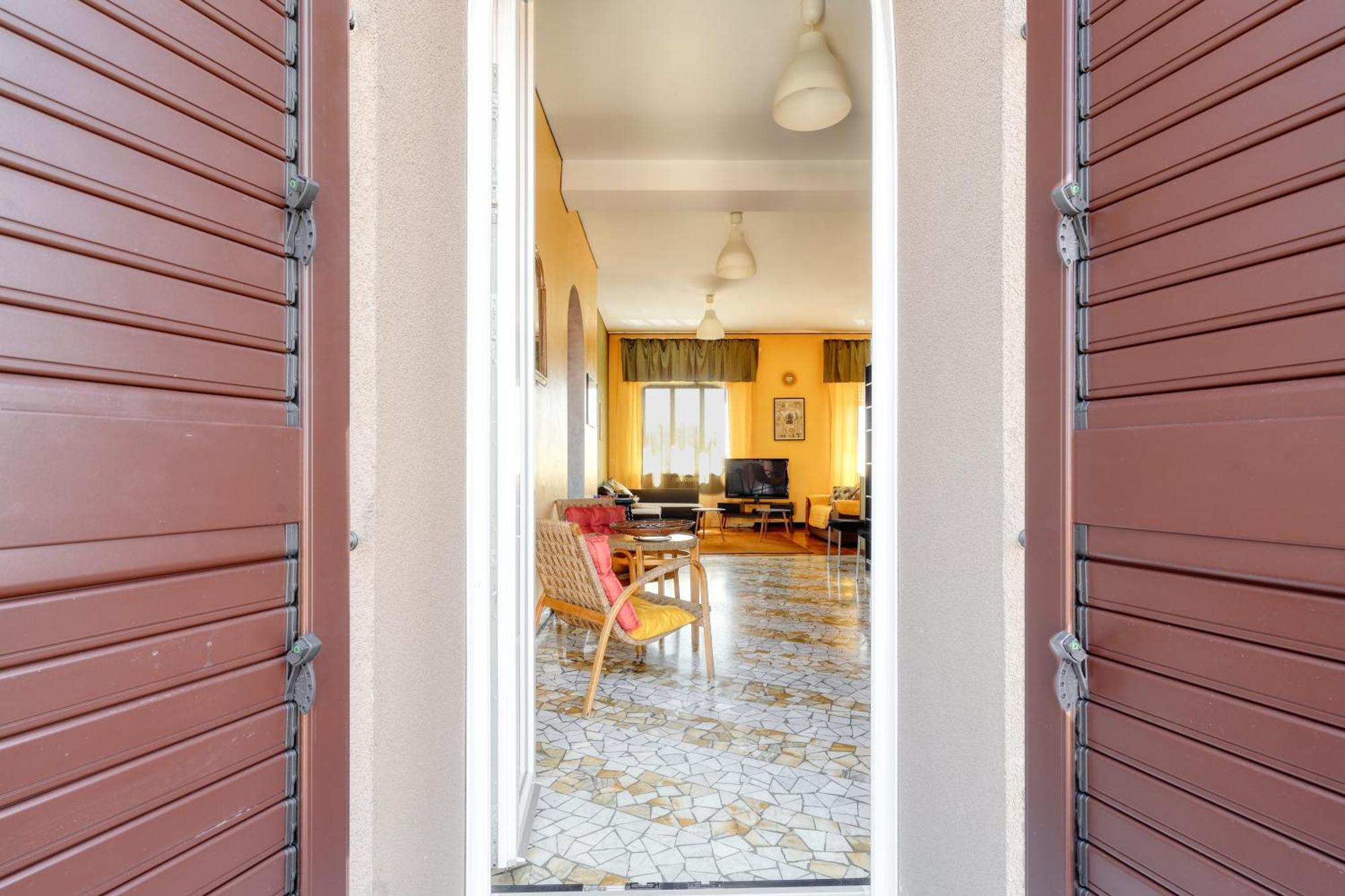 Urban Elegance With A View Viale Tunisia Appartement